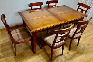 Mesa de madera con cristal y 6 sillas