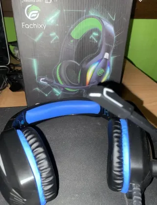 Auriculares Gaming Con RGB y Micrófono PS4/PS5/PC