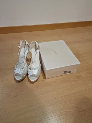 Sandalias Menbur Tacon Blanco Marfil Talla 40