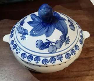 Terrina cerâmica vintage azul e branca