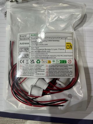 9 Conectores USB-C Hembra con Cable y Tapa