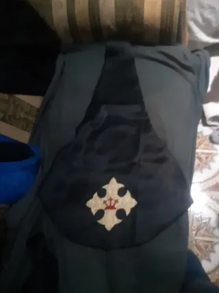 Traje Nazareno Negro con Tres Cruces