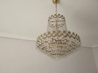 Lámpara de araña de cristal dorada