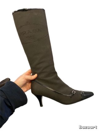 Stivali Prada in tela marrone con tacco
