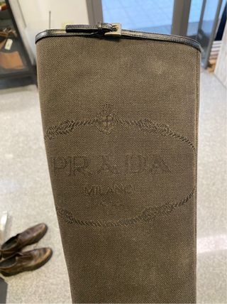 Stivali Prada in tela marrone con tacco