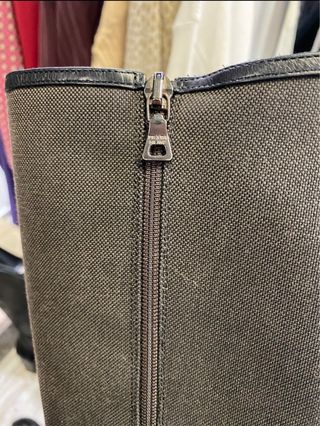 Stivali Prada in tela marrone con tacco