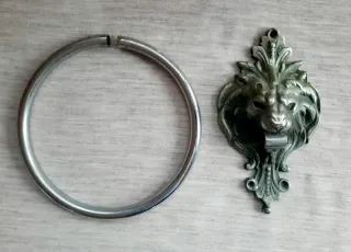 Toallero con diseño de león