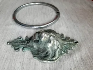 Toallero con diseño de león