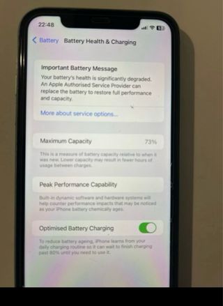 iPhone 11 Verde usato due volte con custodia