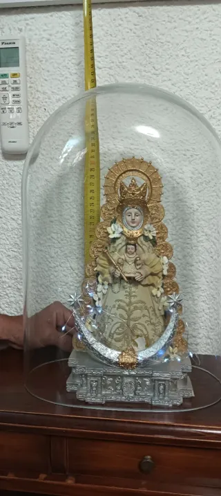 Virgen del Rocío con cúpula de cristal