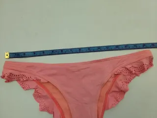 Braguita bikini rosa con volantes