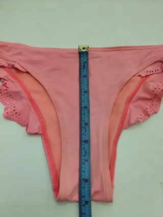 Braguita bikini rosa con volantes