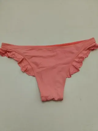 Braguita bikini rosa con volantes