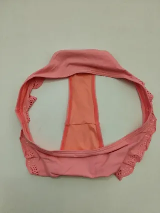 Braguita bikini rosa con volantes