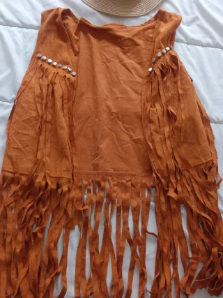 Chaleco Boho Flecos y Tachuelas y sombrero
