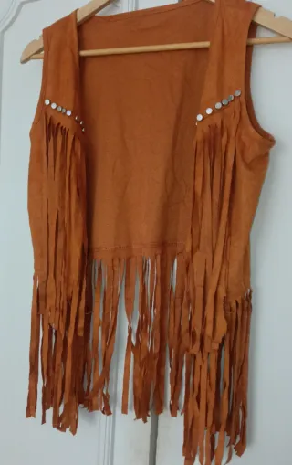 Chaleco Boho Flecos y Tachuelas y sombrero