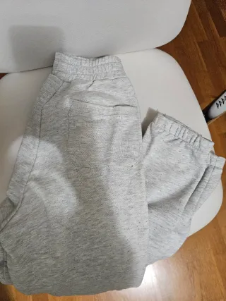 Pantalón jogger Zara gris