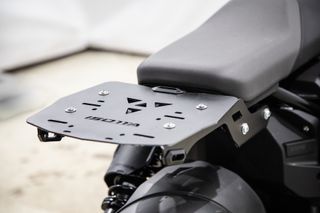 PORTA PAQUETES DE HIERRO PARA BMW CE 04