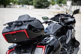 SOPORTE TRASERO PARA BMW K 1600 GRAND AMERICA 2017 - 2022 (COMPATIBLE CON EL MODELO DE ALTAVOZ)