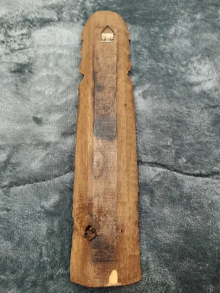 Statuetta intagliata in legno