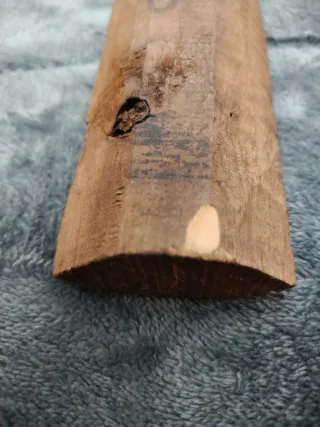 Statuetta intagliata in legno