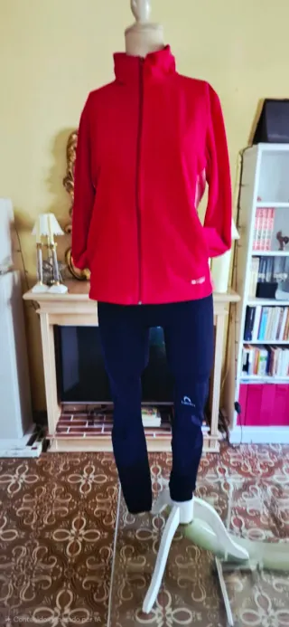 Chaqueta polar East Risen roja y azul