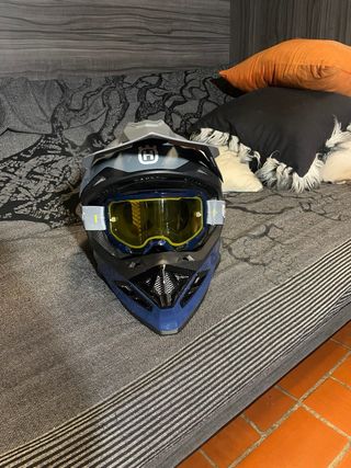 Casco Motocross Husqvarna con Gafas