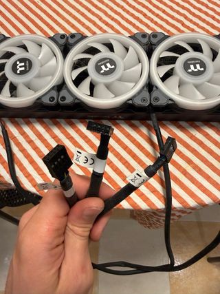 Radiador con 3 ventiladores Thermaltake