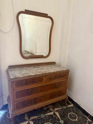 Armario clásico de madera