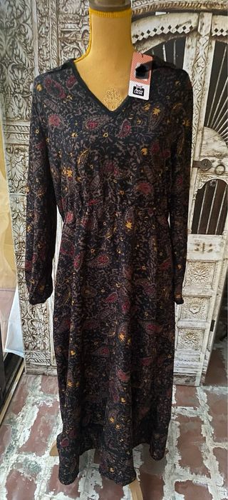 Camisas, vestidos Minueto, Akinolaude y Lolitas