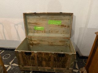 Baúl clásico madera y metal