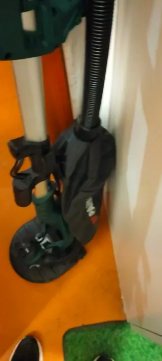 Lijadora de techo + cargador y 2 baterías