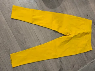 Calças Amarelas com Renda