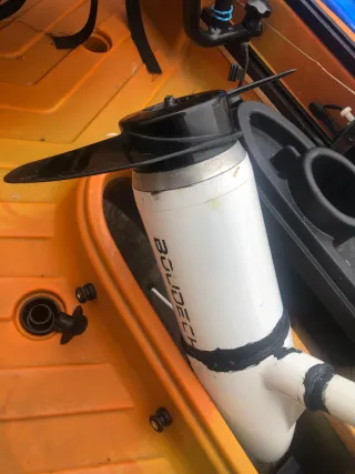 Kayak de pesca con motor