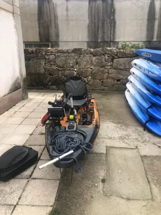 Kayak de pesca con motor