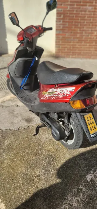 Yamaha Axis Scooter Rojo