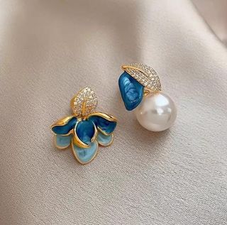 Pendientes Flor Azul y Perla Dorados