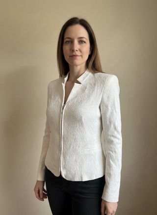 Chaqueta blanca elegante con cremallera