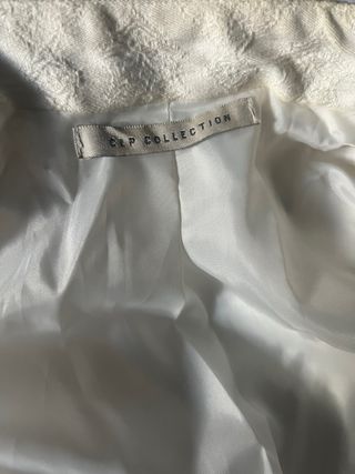 Chaqueta blanca elegante con cremallera