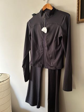 CONJUNTO Pantalones y sudadera grises acampanados