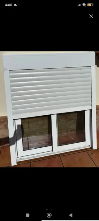 Ventana aluminio blanco con persiana