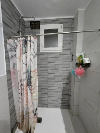 Piso compartido con dos personas mas