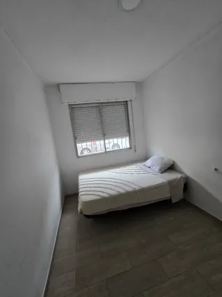 Piso compartido con dos personas mas