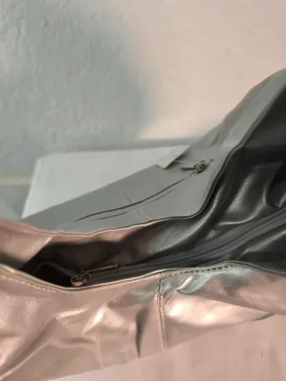 Bolso de mano plateado