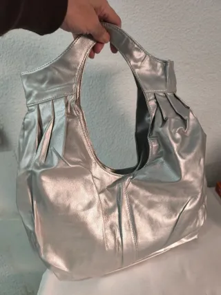 Bolso de mano plateado