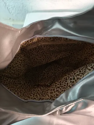 Bolso de mano plateado