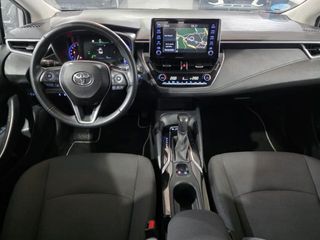 TOYOTA Corolla Sedán