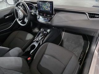 TOYOTA Corolla Sedán