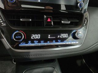 TOYOTA Corolla Sedán