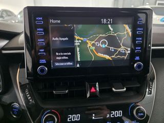 TOYOTA Corolla Sedán